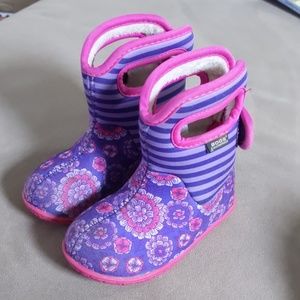 Baby Boggs size 7